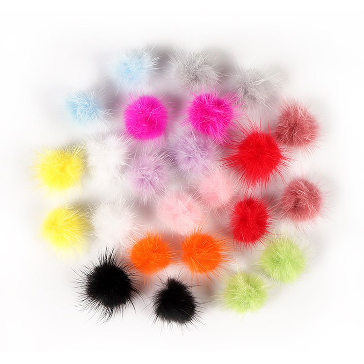 Пухнаста кулька Nail Pom з 24 штук